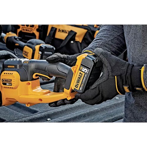 Aparador de Cerca Viva DCHT820B 22" 20V MAX LI-ION Brushless - Dewalt