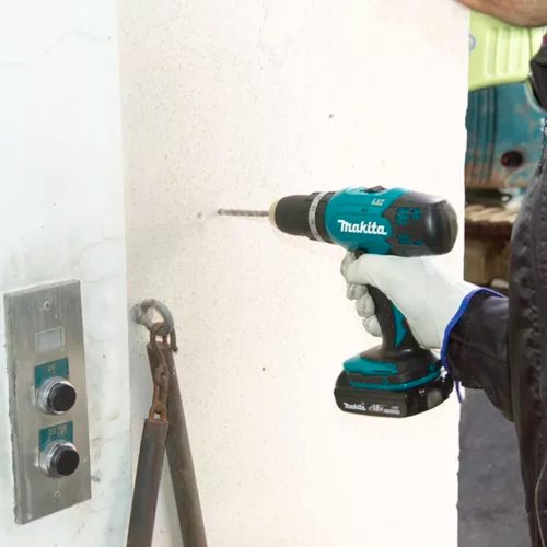 Furadeira/ Parafusadeira de Impacto à Bateria 18V - Makita