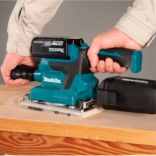 Lixadeira Orbital à Bateria 18V - Makita DBO380RTJ