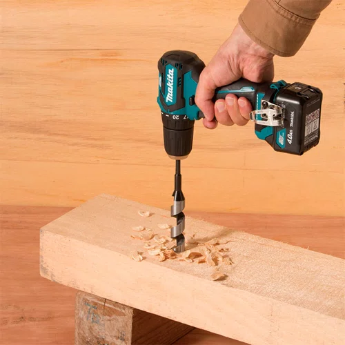 Parafusadeira/ Furadeira de Impacto à Bateria 12V DF332DZ - Makita