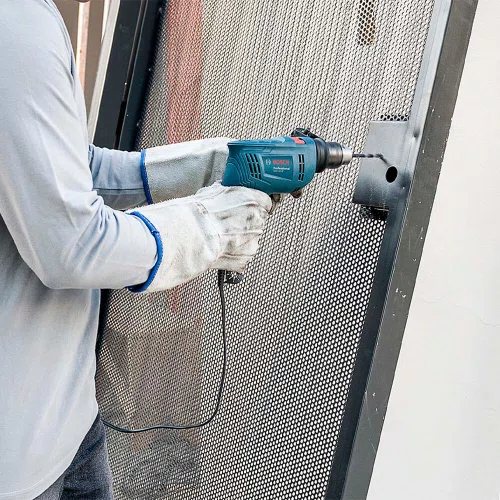 Furadeira de Impacto Bosch GSB 550 RE 550W 220V com Maleta