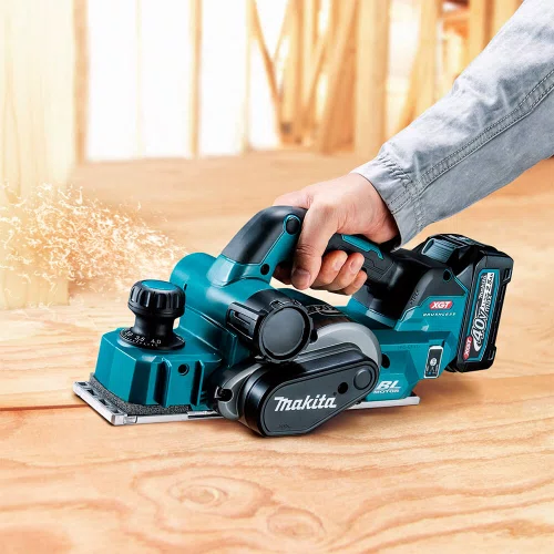 Plaina 82mm à Bateria 40V KP001GZ - Makita